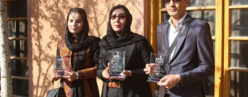 برندگان جایزه خبرنگار سال افغانستان در سال۱۳۹۹: آسیه حمزه‌ای؛ فخریه رادفر و لیاقت لایق 
